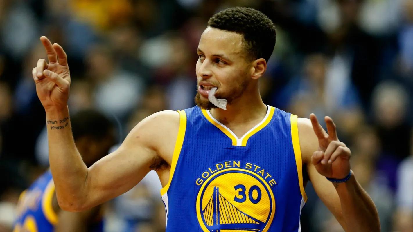 nba为什么会咬牙套（盘点NBA球星哪些标志性动作以及小怪癖，纳什喜欢摸鞋底再舔手指）