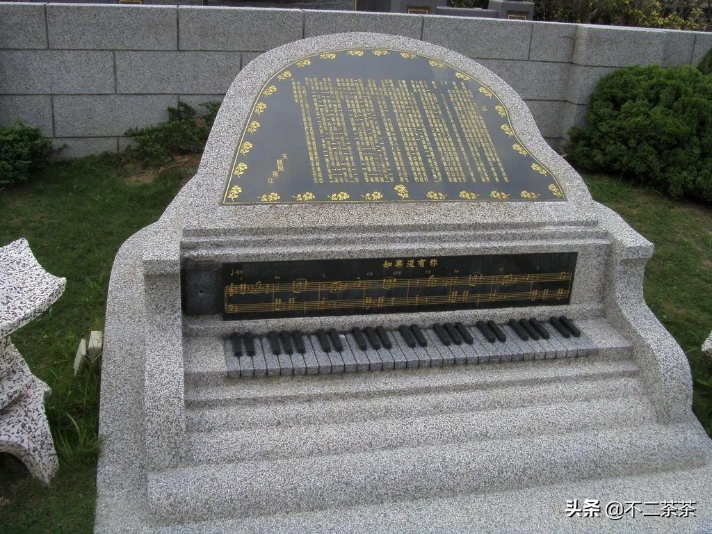 她是当时上海滩五大歌后之一，老年时感叹：婚姻几乎毁了我