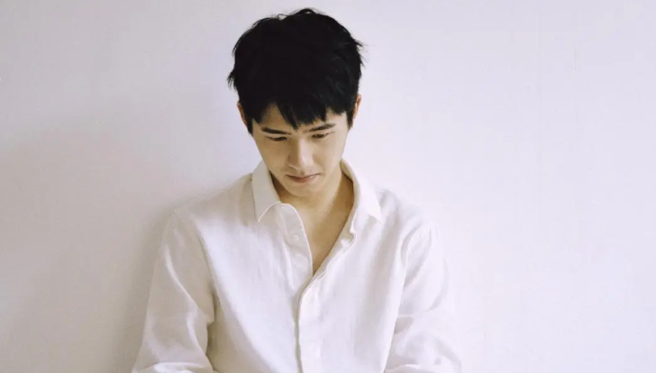 明明有1米8的大高个，但看起来很“矮”的12位男星，个个让人意外