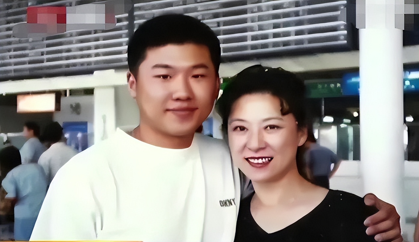 演员王骁:40岁走红,娶平凡妻子生一女,是母亲王馥荔的骄傲