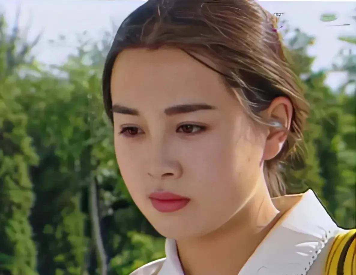 最美"赵飞燕":刚出产房被离婚,单亲24年,曾跟宋丹丹是妯娌