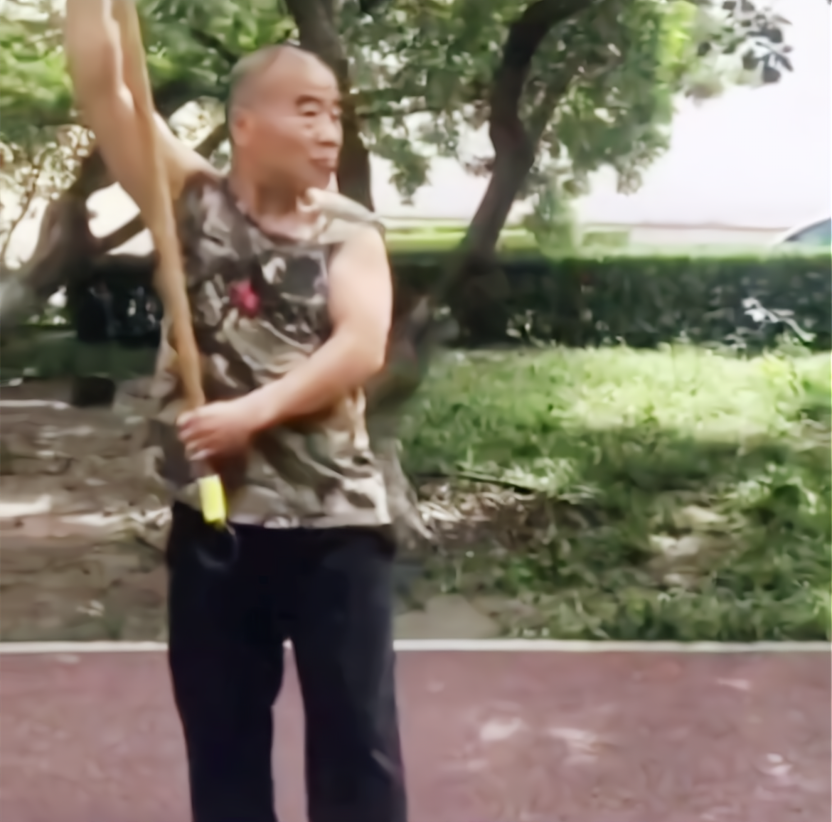 "武大郎"宋文华:矮个男人也有春天,妻子比他高10厘米