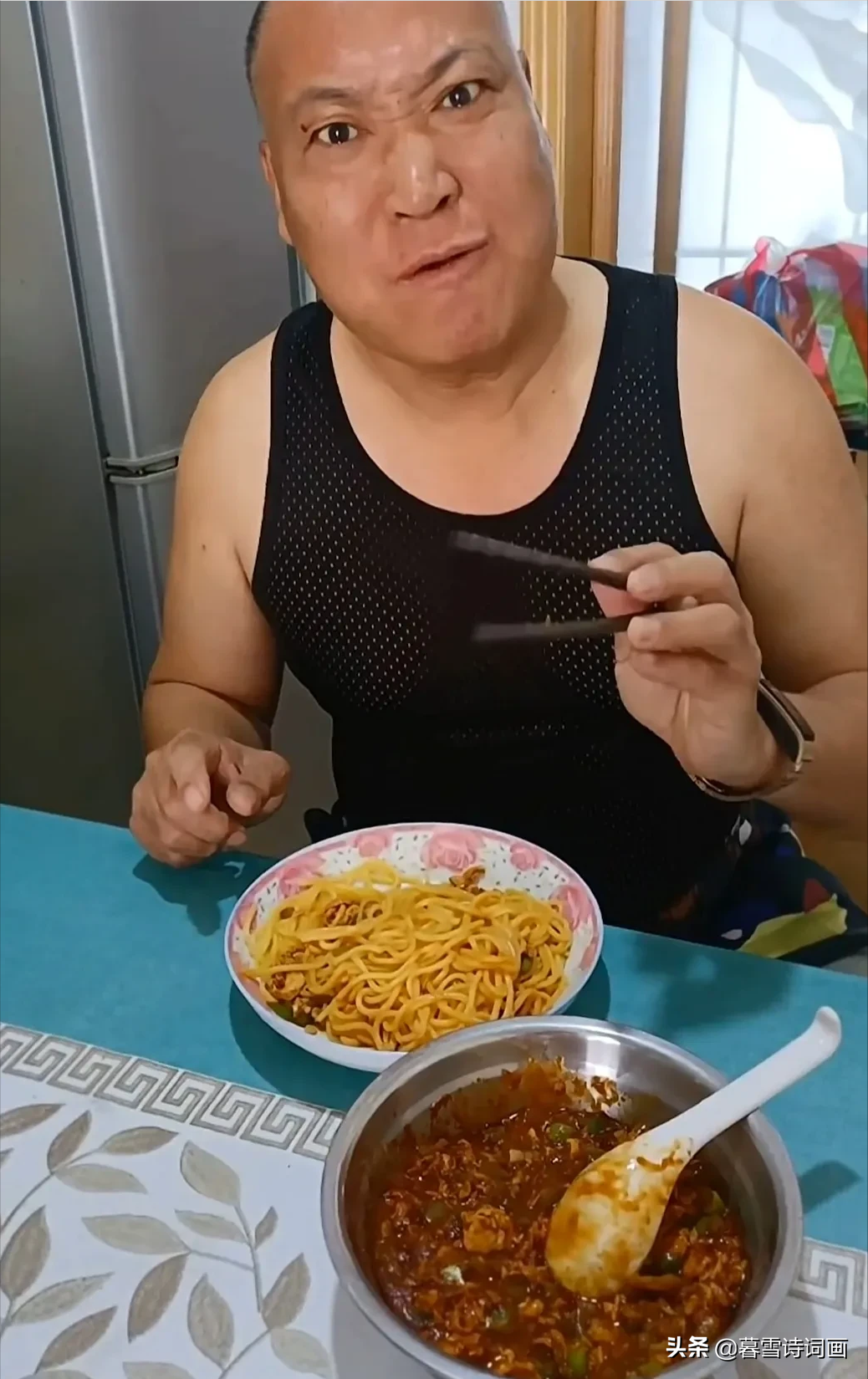 路小波直播卖5块钱一斤的面条,被粉丝嫌贵后回怼,吃不起就别买