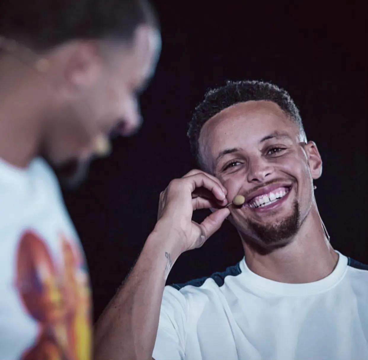 nba哪些明星來中國了（疫情之下只有一位NBA球星來中國行，狂熱球迷穿了七件球衣來見他）