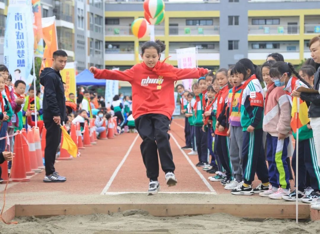 行雅中队，逐光而行｜记天府新区南湖小学南湖小学4.5班行雅中队