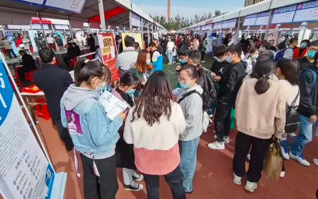 毕业想进铁路局，这4个专业值得学生考虑，招聘数量多且待遇好