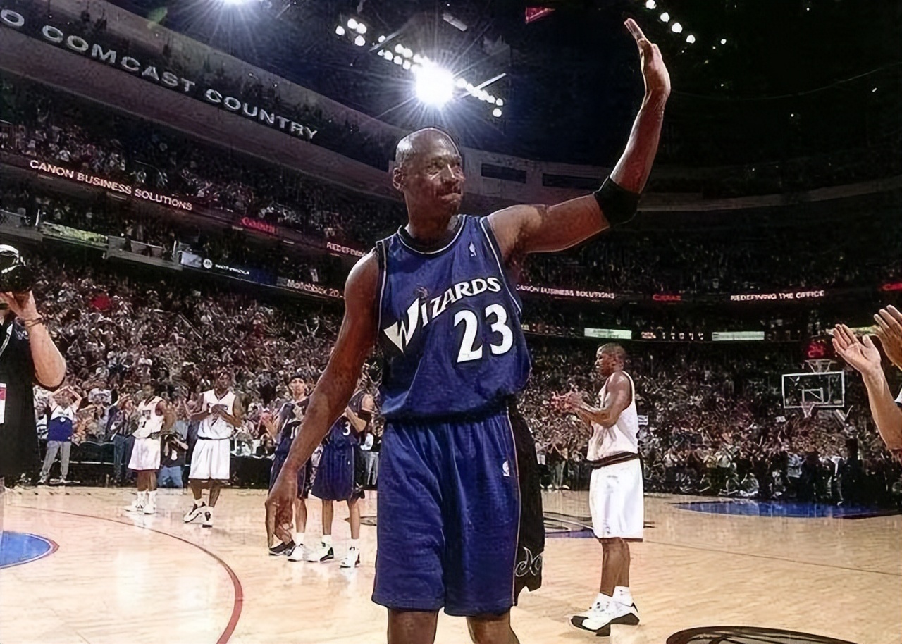nba球星為什么被輕視（陰謀論么？外媒深度揭示庫里和詹姆斯不受NBA裁判待見的原因）