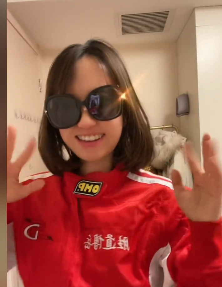 留学女大学生回国当住家保姆，亲妈将她拉黑，网友质疑想借此上位