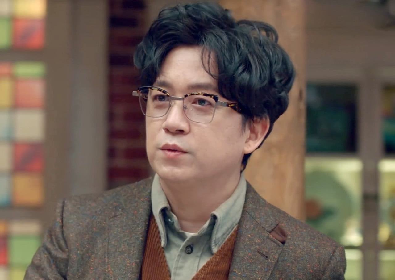 脸部肿成“馒头”，笑起来秒变“僵尸”，这些明星的脸到底咋了？