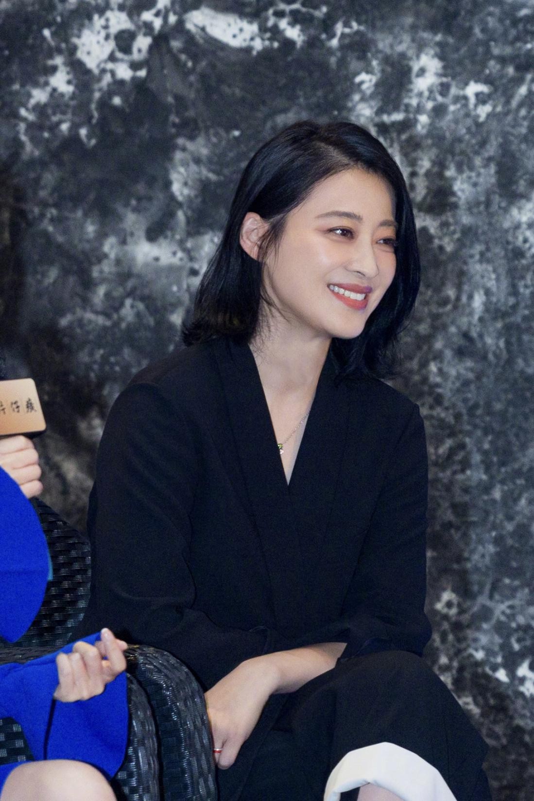 收入水平也与梅婷相差甚远,一时间,即便很喜欢梅婷的曾剑也没有敢对