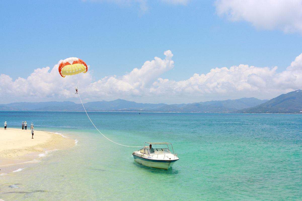 遇间旅游海南三亚十大景点推荐！这个夏天一起去拥抱碧海蓝天