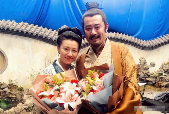 刘钧个人资料("精刮子"刘钧,19岁当电工,45岁成正午阳光新宠,戏外娶女