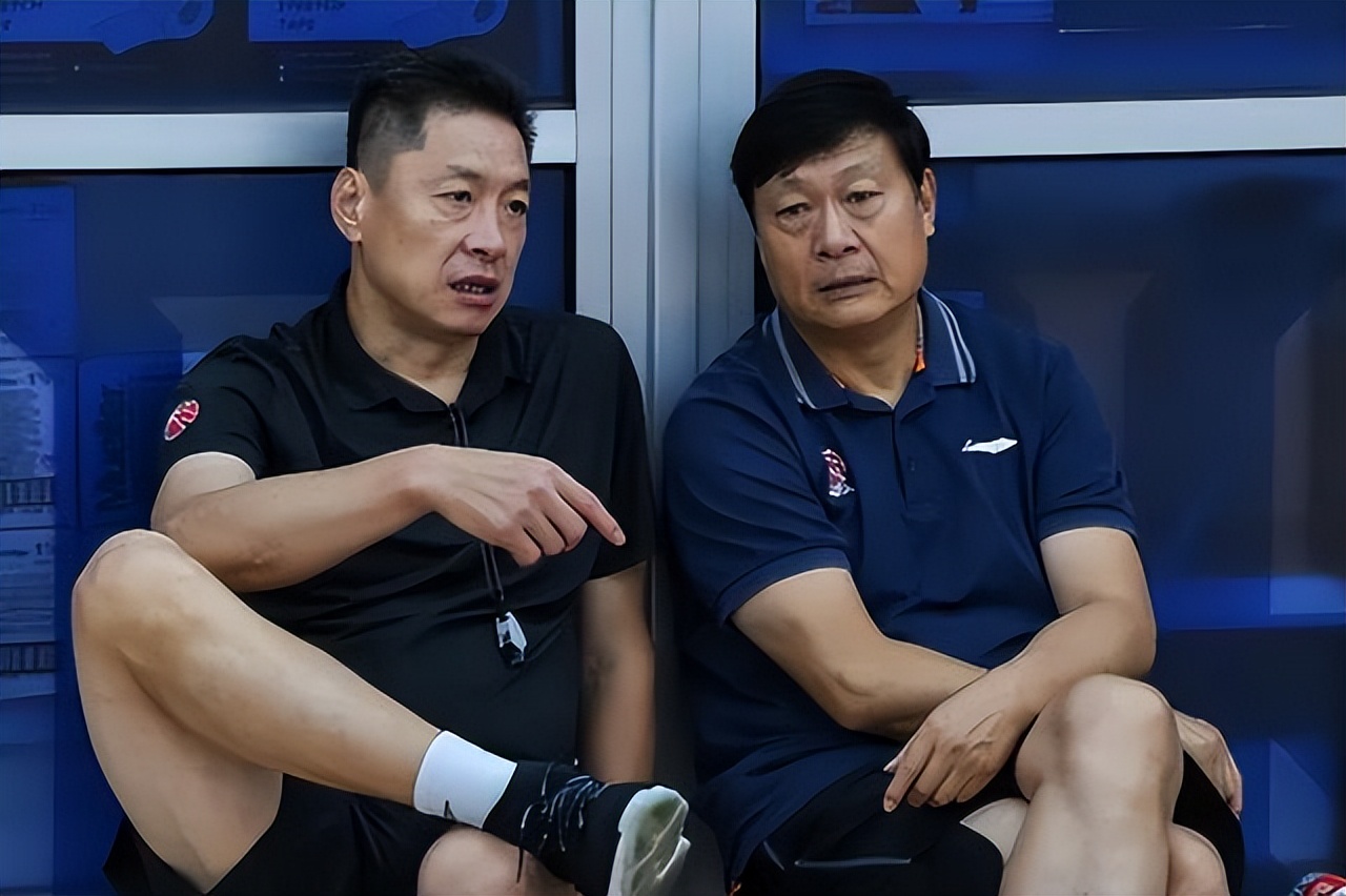 上海队为什么在nba(李春江大动作已落实！上海队正式签下NBA双能卫，离总冠军不远了)