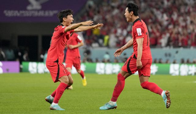 世界杯爆冷之夜！葡萄牙1-2惨遭韩国逆转，巴西92分钟被绝杀