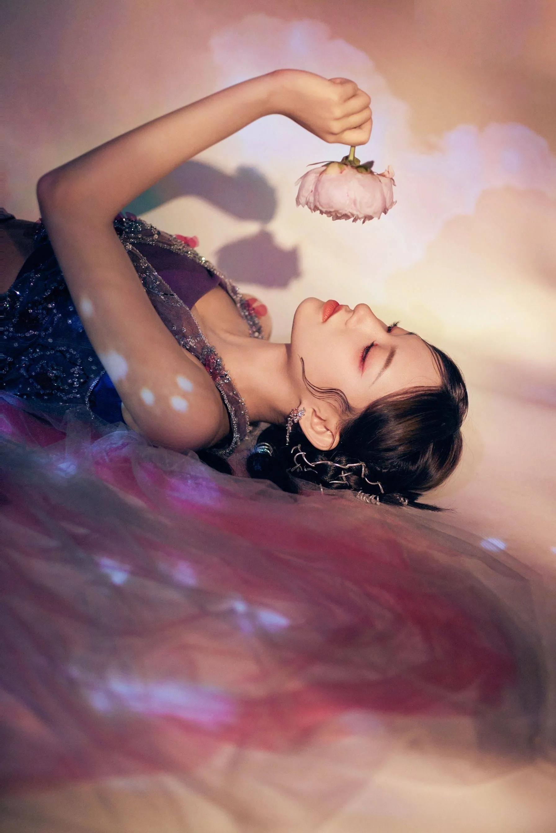 程潇长裙优美舞台照