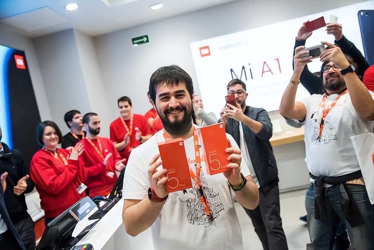 小米在意大利遭罚款2176万，手机有划痕拒绝保修整机，你支持吗？