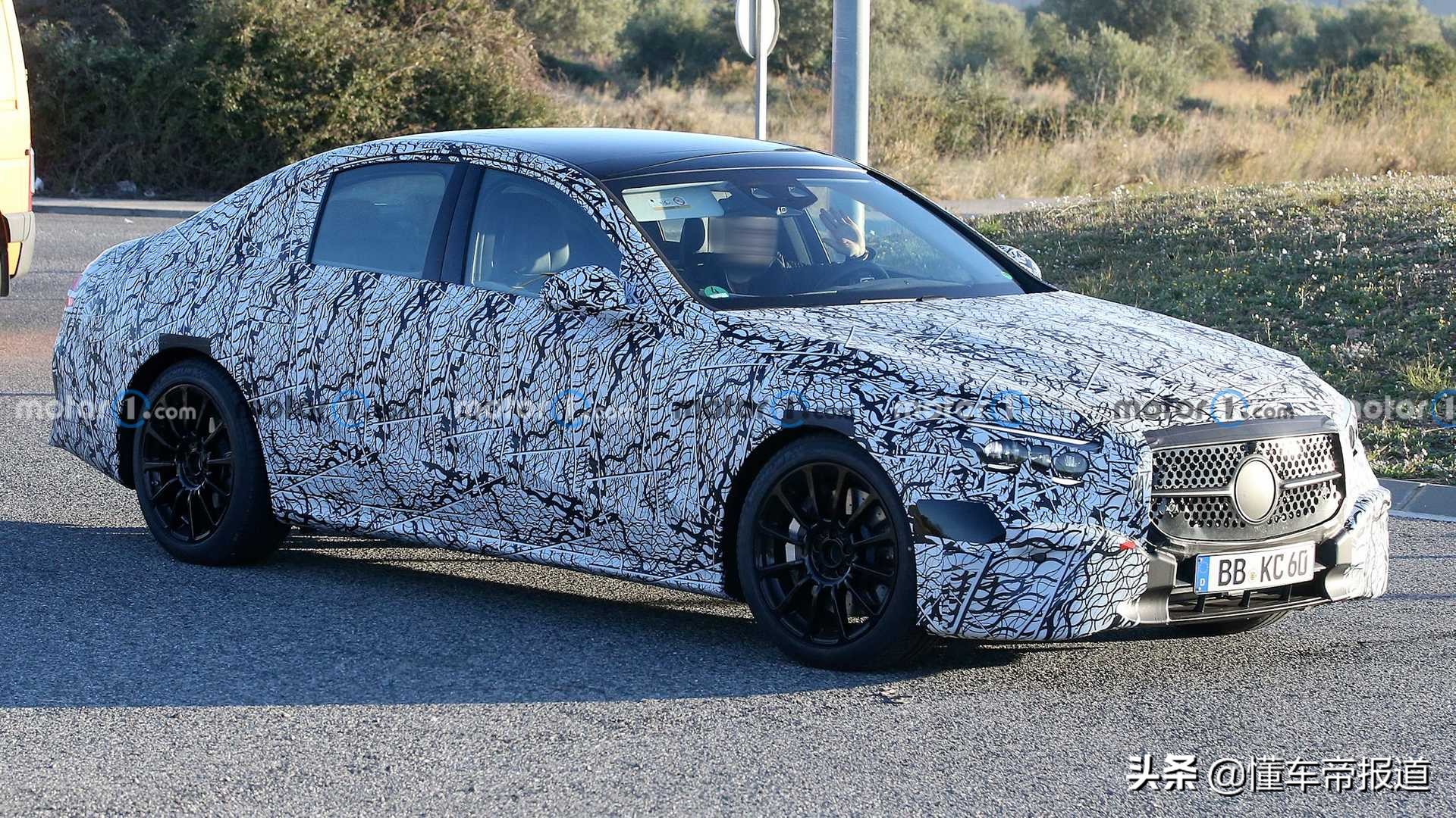 新车 | 细节设计更运动，或配备MBUX Hyperscreen！全新奔驰E级谍照