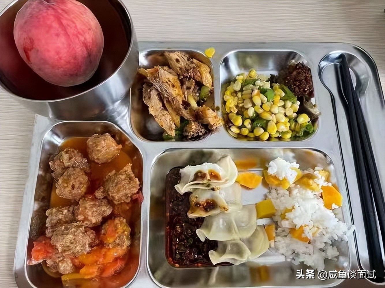 乡镇公务员晒食堂伙食,抱怨四菜难吃,网友吐槽2块钱一餐要知足