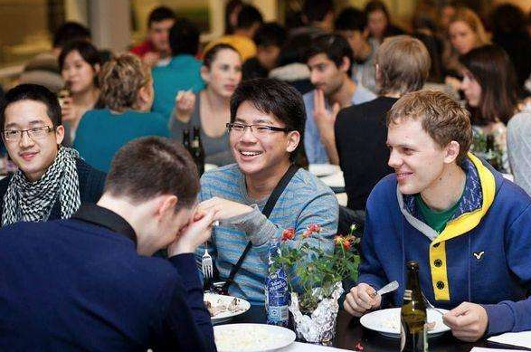 浙大美女留学生走红，长相神似“赫本”，网友直呼想重新参加高考