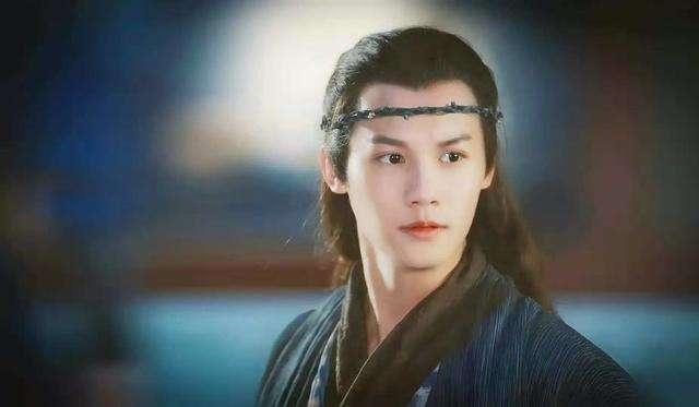 抹额造型别乱用，有人冷峻洒脱，有人呆萌可爱，关键还得脸型扛