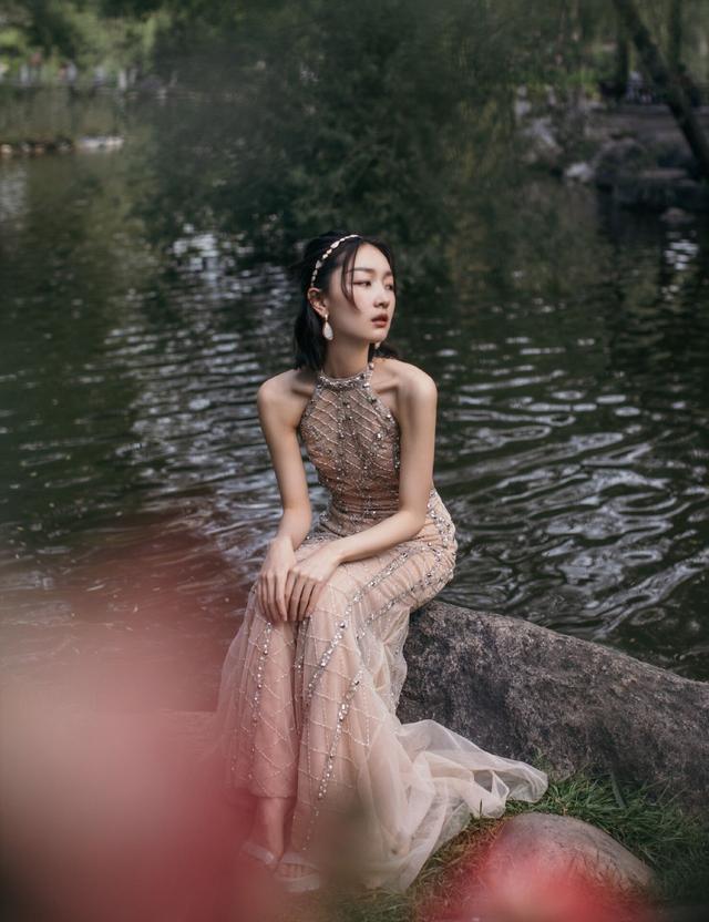 瘦成“排骨”真好看吗？没有修图下的她们，瘦到令人心疼