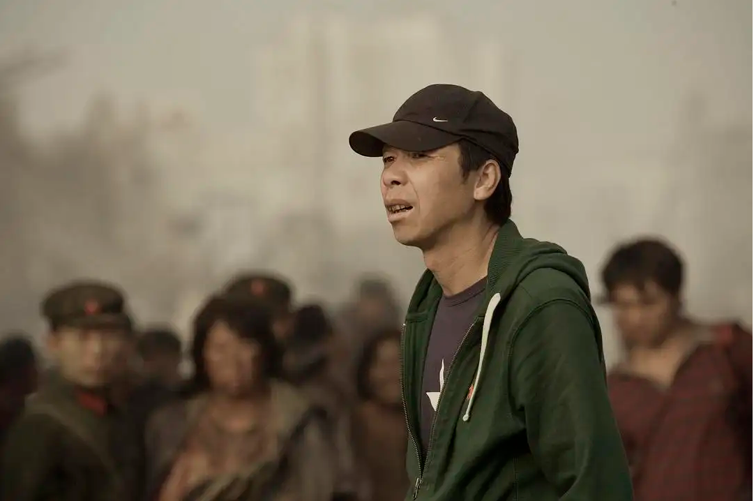 神秘的群演、张子枫的演技、冯导的卑微，成就了这部电影