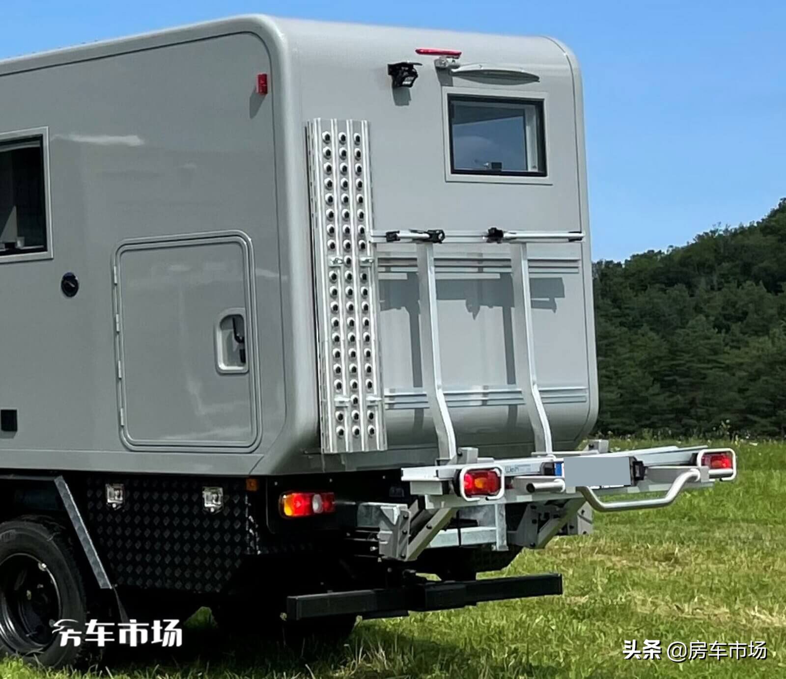 三菱扶桑Fuso轻卡房车，四驱3.0L柴油机，和依维柯同排量选哪个？