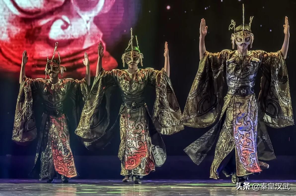 到底什么來頭（三星堆人到底什么來頭，為何商朝一亡就埋掉所有國寶？考古新解讀）