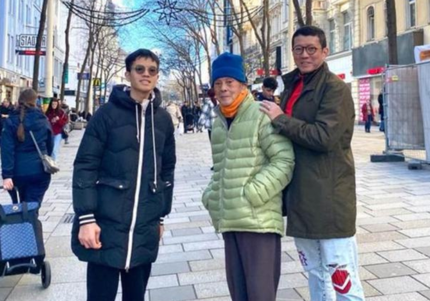 演员杨英伟全家移居国外半年，92岁老父难忍严寒，透露准备回国