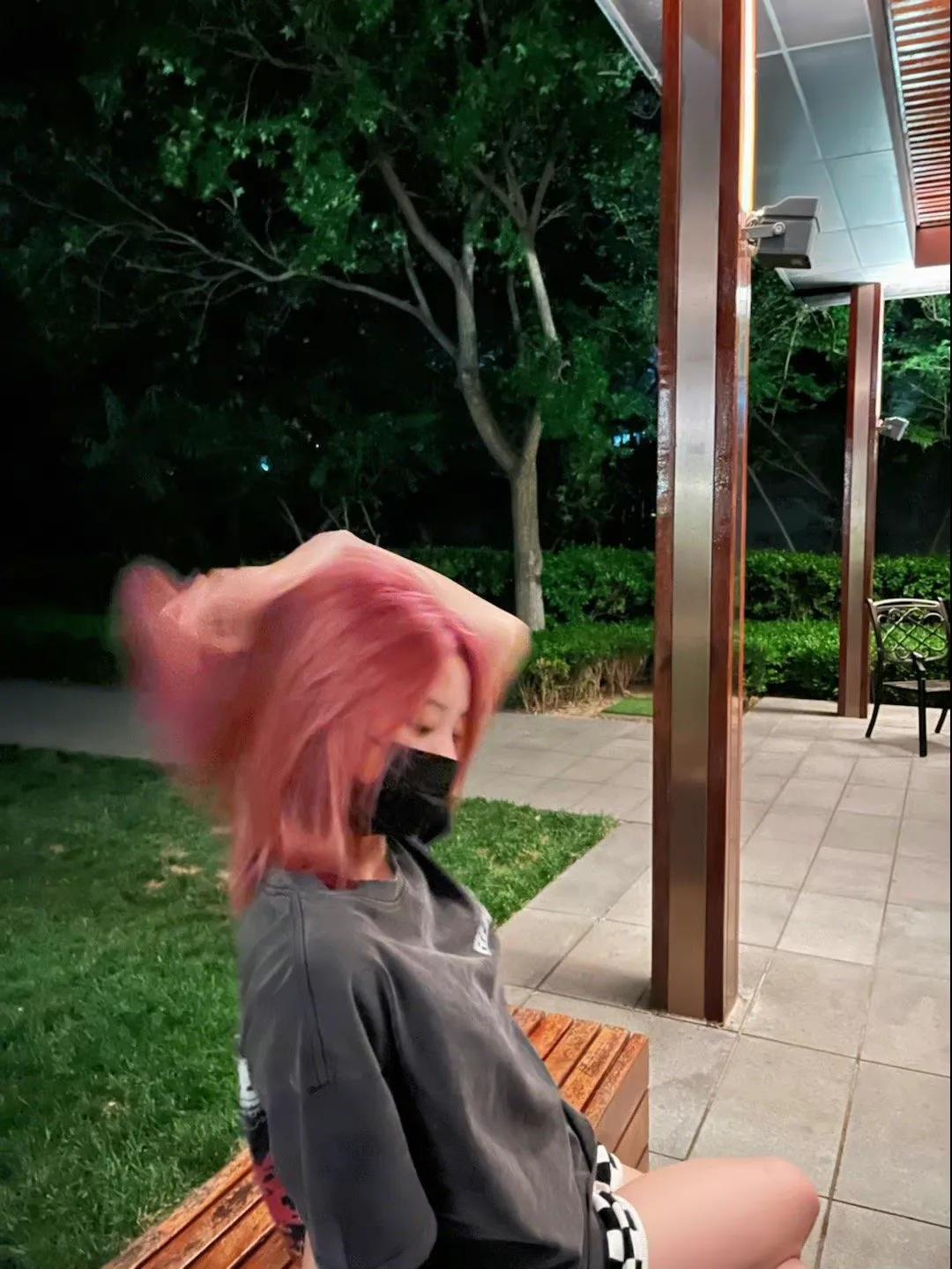 新发型的徐艺洋