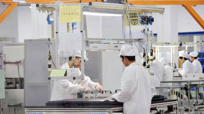 从中国搬迁到越南，直接带走整条生产线，苹果此举有何深意？