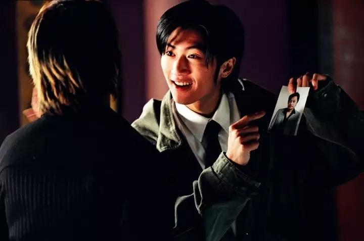 正剧耍帅、喜剧抽搐，连表情都管不住，他们怎么混成的当红明星？