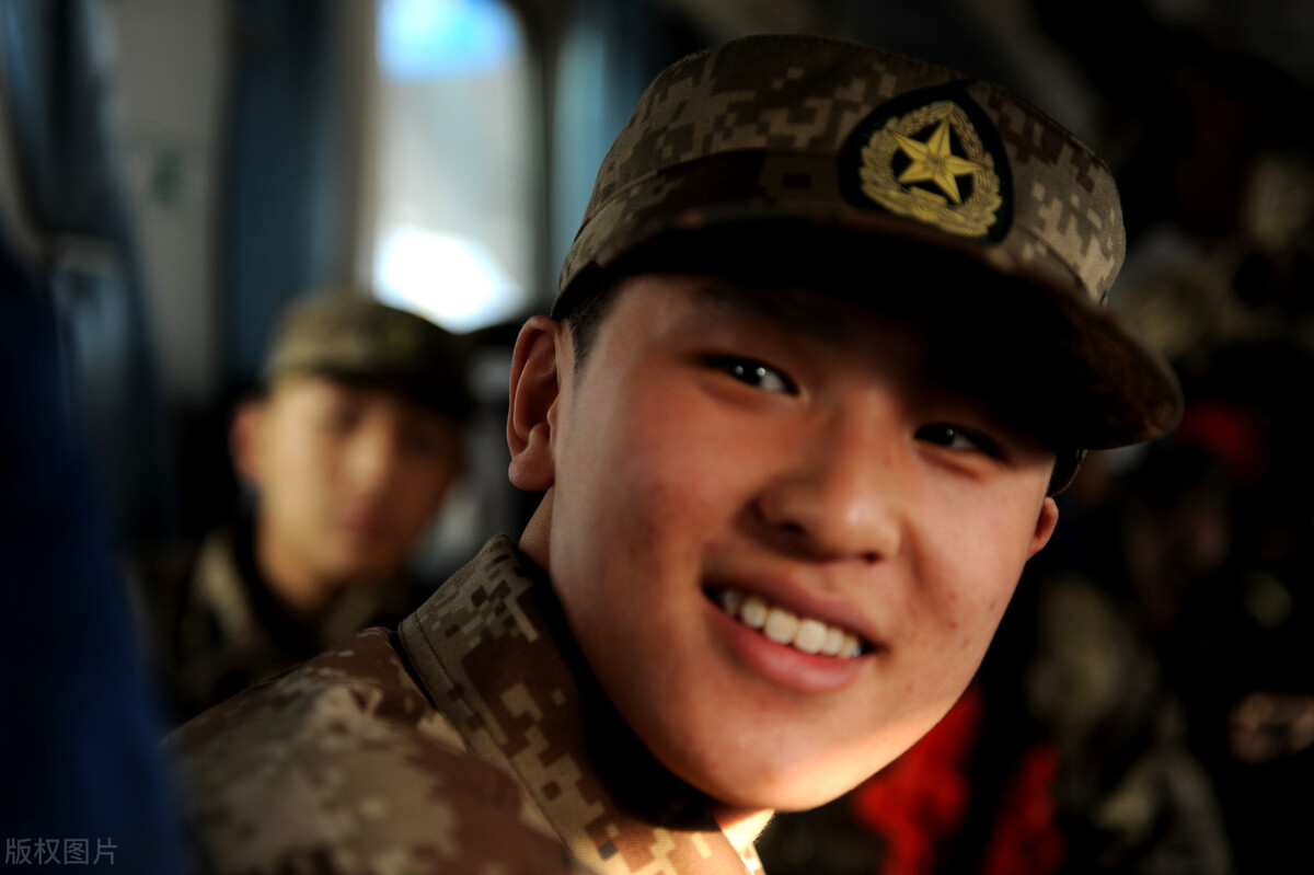 广西百色学院的大四学生，想去部队长期发展，有哪些好的方式？