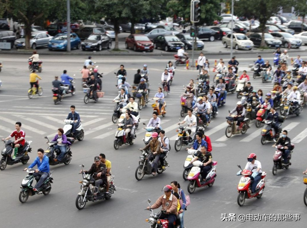 只要有这1个驾照，两轮/三轮/四轮电动车随便开，摩托车也可以骑