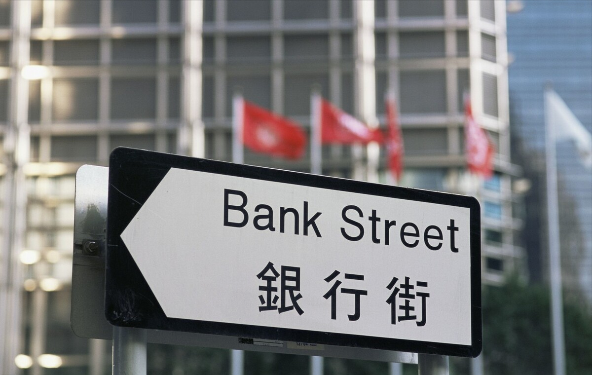 一个企业若想成功办理贷款，需要满足这两个条件