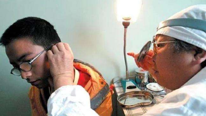 17年前，14岁湖南男孩扒飞机在万米高空飞行1.5小时，后来怎样了