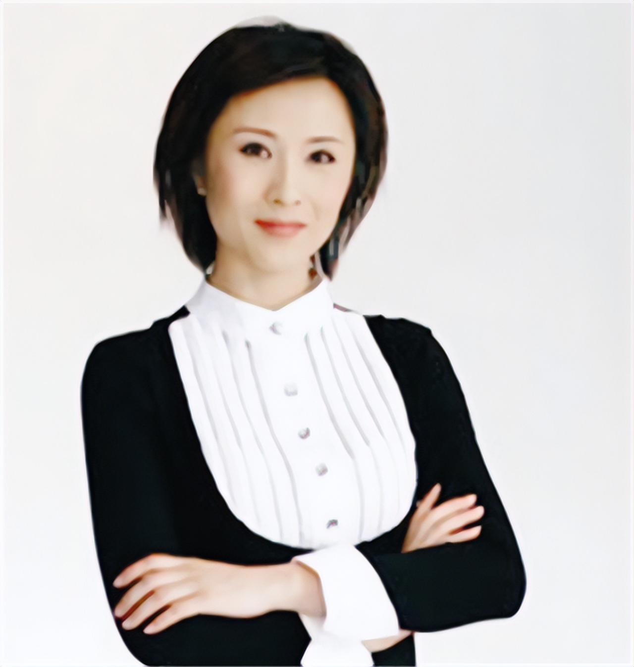 天水籍央视天气预报主持人——裴新华的家族背景让人连生羡慕