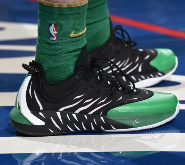 保罗乔治6代谍照保罗乔治受伤