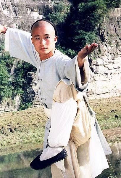 打戏无力、假吃、用十个替身，比起老戏骨，这些流量演员太拉跨了