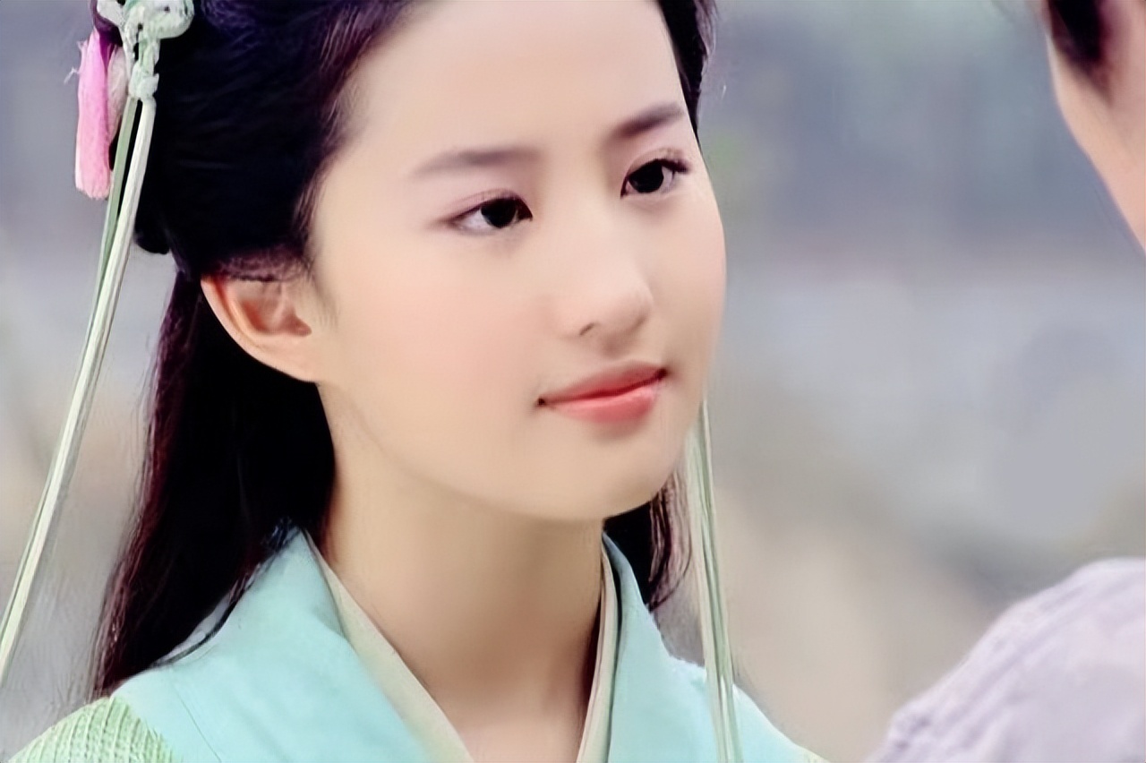 “尖嘴猴腮”别硬演公主，这8位女星告诉你，什么才叫金枝玉叶