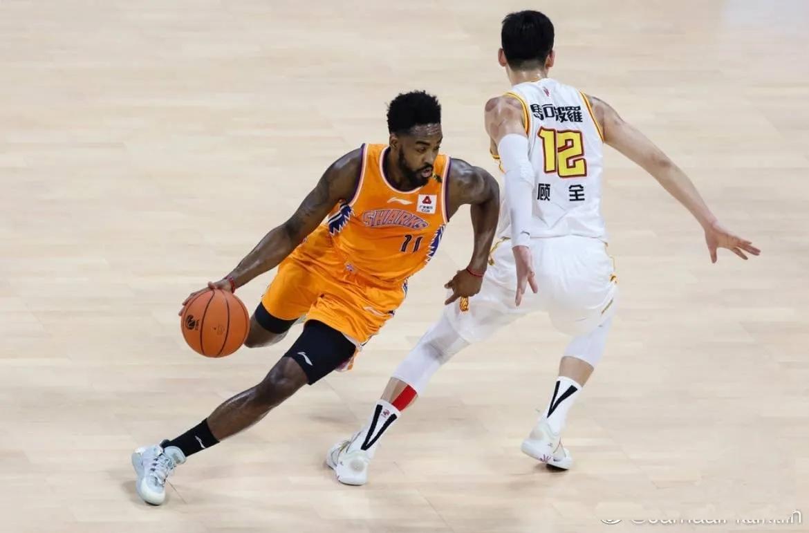 为什么nba比cba得分多(为啥林书豪他们说CBA对抗比NBA大？因为他们在给自己的无能找借口)