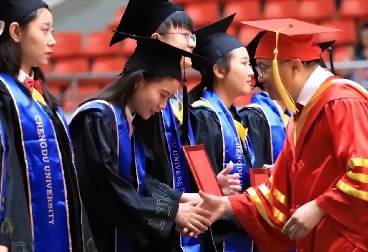 博士后和博士只差一个字，很多人分不清，博士后会更高一级吗？