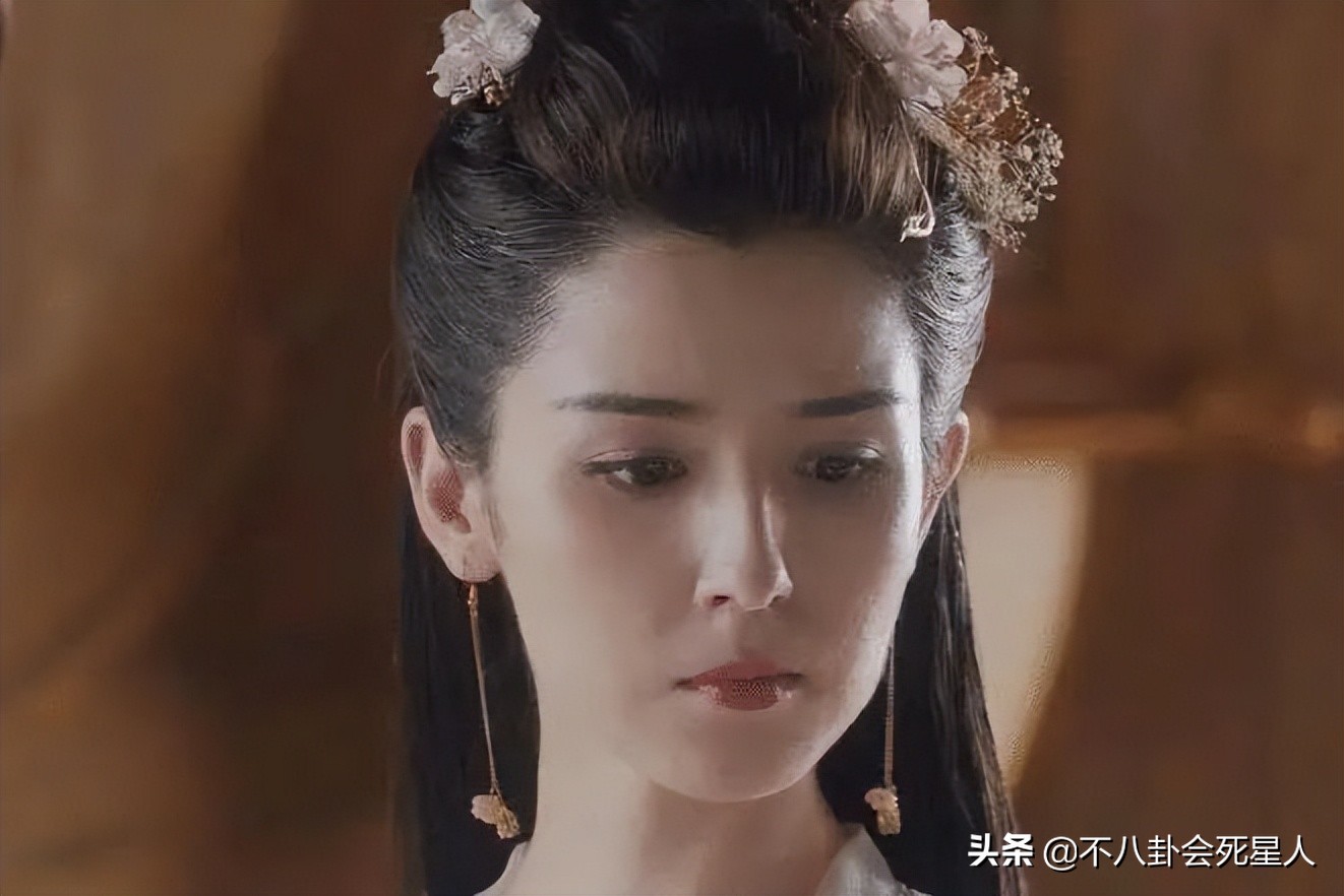 娱乐圈“一眼美人”太多了，全靠妆容造型加持，样貌缺点很明显