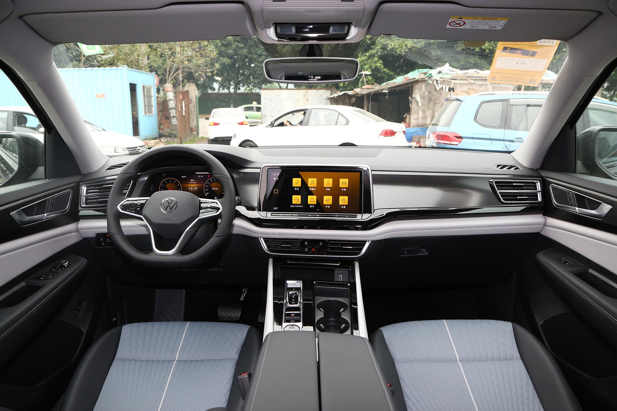 30万左右，我会选3台中大型SUV，254马力+全时四驱，实用还有面子