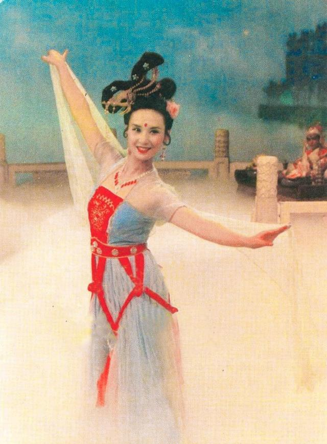 邱佩宁:86版西游记的嫦娥仙子,如今身价过亿,捐上百所希望小学