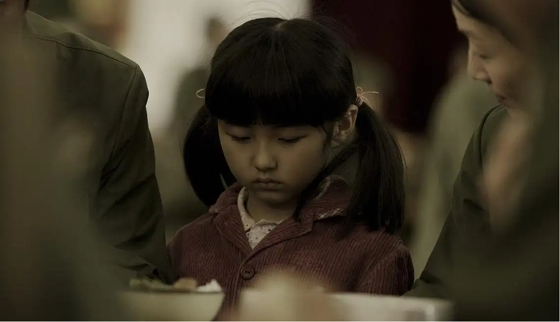 神秘的群演、张子枫的演技、冯导的卑微，成就了这部电影