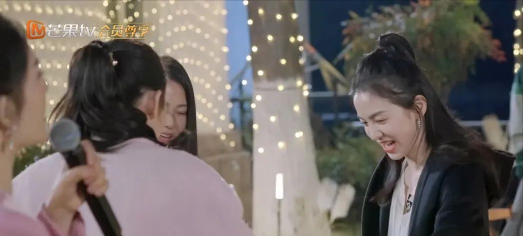 赵樱子，你是我的尬神。。​。​