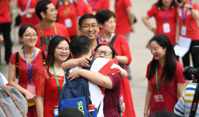 2022年浙江“首场高考”开考，家长“云加油”，部分学生已经慌了