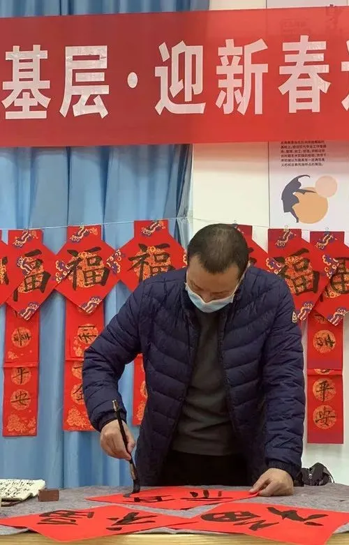 红红火火迎新春 | 师市开展“迎新春送春联”活动
