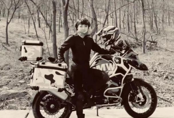 19年，南京44岁单亲妈妈，骑机车去欧洲看望女儿，93天穿越25国